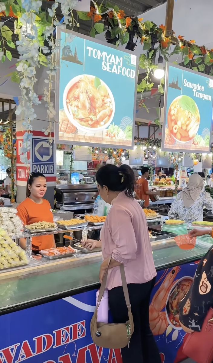 Roadshow 'Kuliner Viral Indonesia' di TSM Bandung