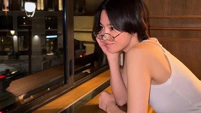 8 Foto Song Hye Kyo Tanpa Makeup di Spanyol, Cantik Natural di Usia 43