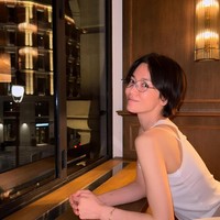 Di kolom komentar, banyak orang memuji kecantikan wanita 43 tahun tersebut yang disebut tidak menua. “Visual Hye Kyo terus saja semakin cantik,” “Wow, gadis seksi,” “Suka sekali dengan foto terakhir,” tulis netizen.Foto: Instagram @hyo1122