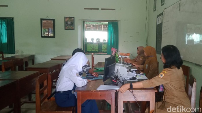 Situasi proses SPMB di SMAN 1 Klaten, Senin (16/6/2025).
