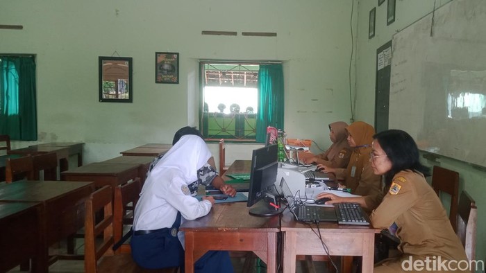 Situasi proses SPMB di SMAN 1 Klaten, Senin (16/6/2025).