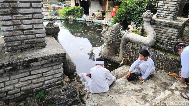 Suasana Paseban Tri Panca Tunggal Sunda Wiwitan Cigugur Kuningan.