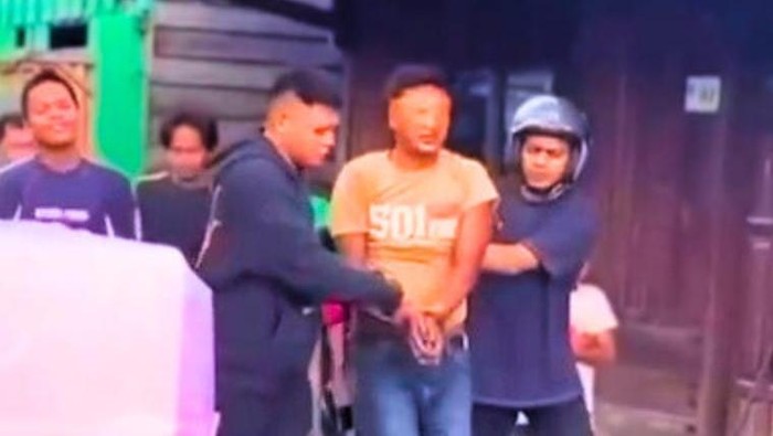 Tangkapan layar diduga kurir sabu asal Malaysia. Foto: Oktavian Balang/detikKalimantan