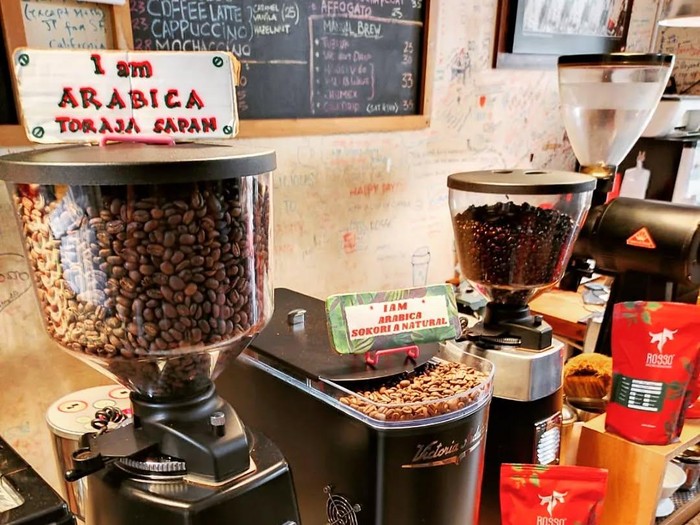 tempat ngopi di Pasar Modern BSD