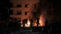 Meski otoritas setempat belum merinci jumlah korban secara resmi, laporan awal menyebutkan beberapa orang mengalami luka serius, dan sebagian besar warga sekitar harus mengungsi ke tempat perlindungan darurat. REUTERS/Ronen Zvulun