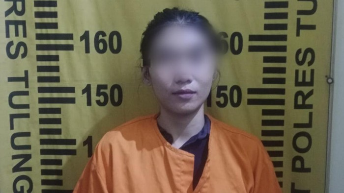 Wanita Tulungagung gelapkan uang perusahaan.