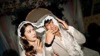 Bismillah kitaa arungi bersama ya sayang @vinicaroline aku udah di fase manggil org sayanggggg, ungkap Yono dalam Instagram miliknya.  Foto: instagram Yono Bakrie