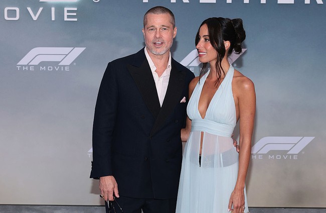 “Brad benar-benar mencintai Ines tetapi dia tidak ingin menikah dan punya anak lagi. Dia sangat terpukul karena perceraiannya dengan Angelina dan anak-anaknya yang tidak mau lagi berhubungan dengannya. Dia berusia 61 tahun dan mencintai hidupnya apa adanya,” ujar sumber kepada DailyMail. Foto: Getty Images/Dimitrios Kambouris