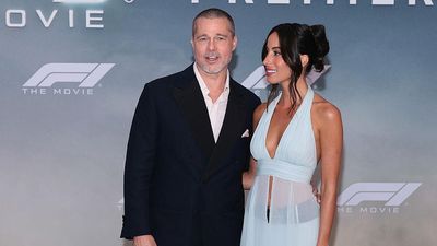 Brad Pitt Sibuk Kencan di Tengah Upaya Anak-Anak Buang Nama Pitt