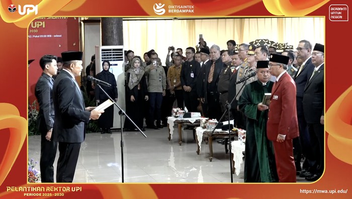 Acara pelantikan Rektor UPI Periode 2025-2030 Prof Dr Didi Sukyadi, MA