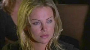 Children of the Corn 3: Urban Harvest (1995) dibenci banyak orang tapi sosok Charlize Theron justru bikin salfok. Dok. YouTube/Buzzfeed