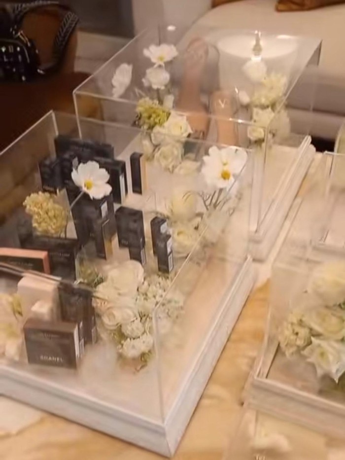 Al Ghazali Seserahan Al Ghazali buat Alyssa Daguise.