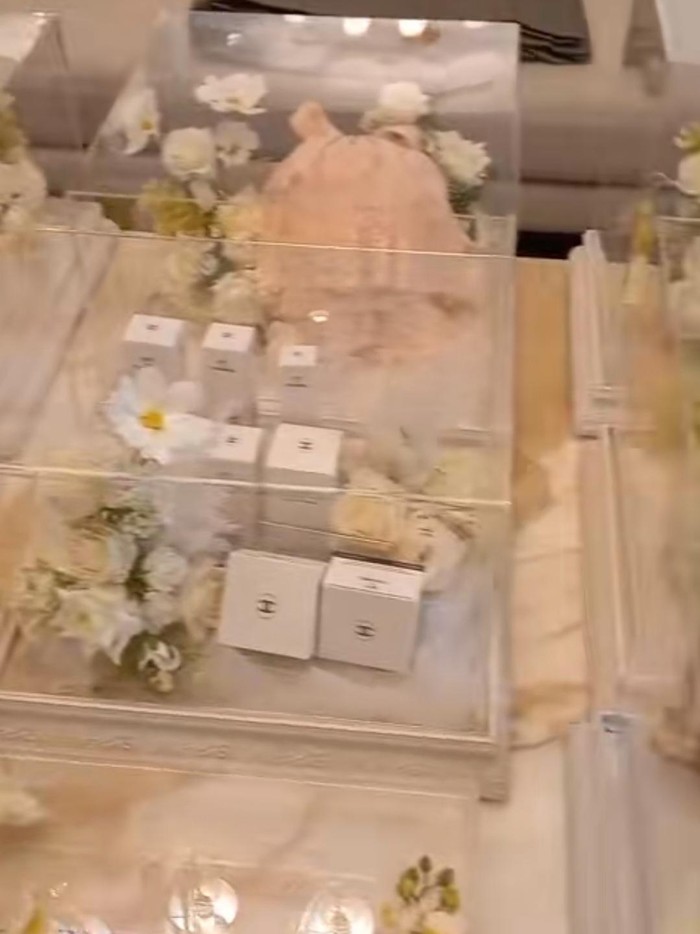 Al Ghazali Seserahan Al Ghazali buat Alyssa Daguise.