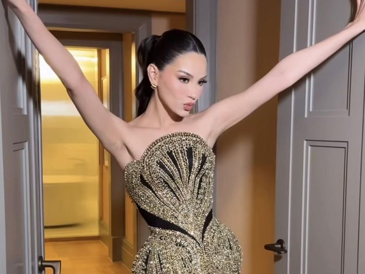 7 Pesona Alyssa Daguise di Acara Resepsi-After Party, Cantik Bak Barbie Hidup