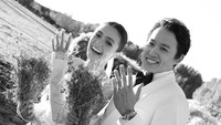 Momen keduanya memamerkan cincin pernikahan. Foto: instagram Amanda Rawles