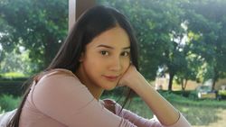 POV Adu Pandang dengan Anya Geraldine POV Adu Pandang dengan Anya Geraldine