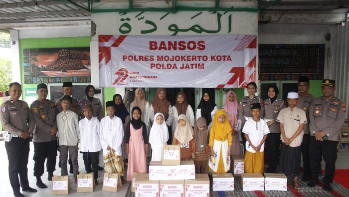 Baksos Polres Mojokerto Kota jelang Hari Bhayangkara