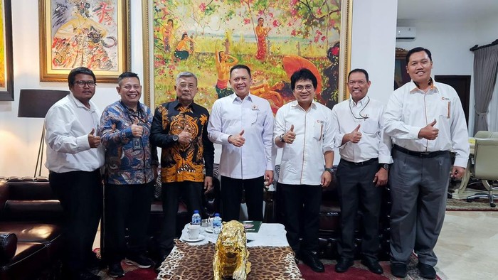 Bamsoet menerima Ketua Umum Perkumpulan Bumi Alumni Ary Zulfikar di Jakarta