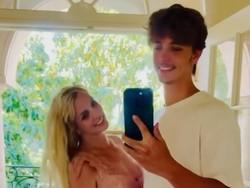 Momen Langka Britney Spears Habiskan Waktu Bersama Putra Bungsu, Pamer Selfie