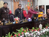 Bupati Tabanan Tanggapi Pandangan Umum Fraksi DPRD Terkait 4 Raperda