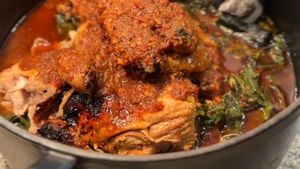 Video: Ikan Pangek hingga Ayam Masak Bom yang Jadi Menu Nostalgia