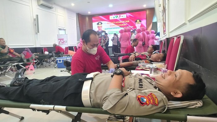 Donor darah di Polres Ponorogo sambut HUT ke-79 Bhayangkara.