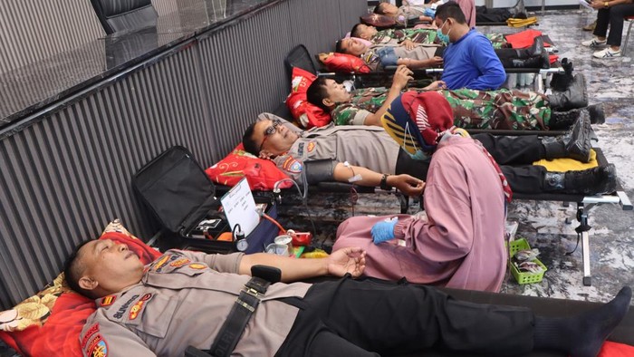 Donor darah sambut HUT Bhayangkara ke-79 di Polres Trenggalek
