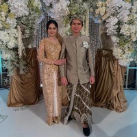 Dul Jaelani, bersama sang kekasih aktris Tissa Biani, ikut mendampingi Al Ghazali melepas masa lajang dalam prosesi ijab qabul yang digelar pada Senin (16/5/2025). Foto: Instagram/@tissabiani @duljaelani