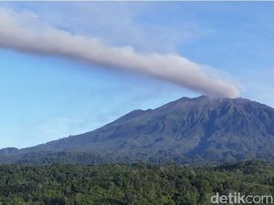 Gunung Raung 19 Kali Erupsi dalam Sepekan
