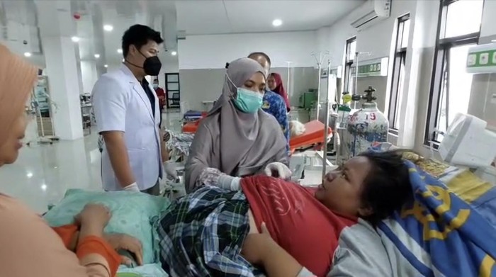 Evakuasi wanita di Jambi yang terjatuh di kamar mandi