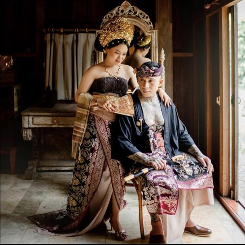 Foto preweeding Komang Alam Sutawan (37) bersama calon istrinya. Komang Alam tewas di arena sabung ayam (tajen) Desa Songan, Kecamatan Kintamani, Bangli, Sabtu (14/6/2025). (Dok. keluarga Komang Alam)