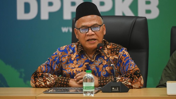 Gandeng Pakar Dunia, PKB Siapkan Konferensi Pesantren Internasional Sekretaris Dewan Syuro PKB Saifullah Maksum memberikan keterangan pers terkait konferensi pesantren internasional di Kantor DPP PKB, Jakarta, Selasa (17/6/2025). PKB akan menggelar Konferensi Internasional Transformasi Pesantren yang mengundang pakar pendidikan dari Turki hingga Iran pada 24-26 Juni 2025 guna menghadirkan transfer keilmuan di dunia pendidikan Islam. ANTARA FOTO/Rivan Awal Lingga/bar
