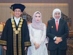 Rektor Unair 2025-2030 Telah Dilantik, Begini Pesan Gubernur Jatim