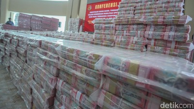 Gunungan Uang Rp11,8 T Jadi Bukti Salah Satu Korupsi Terbesar