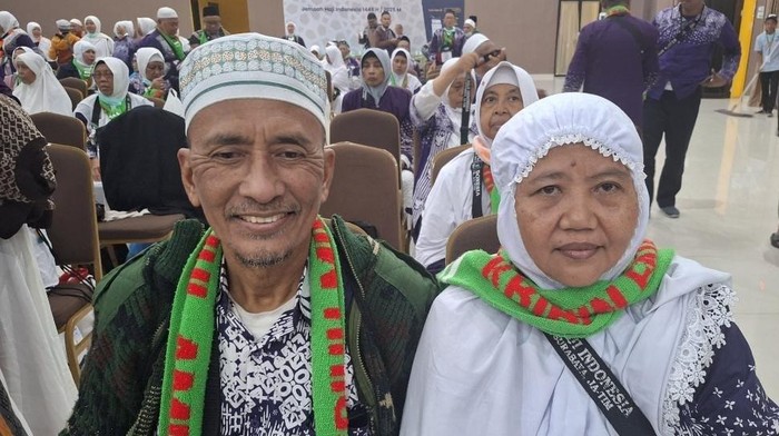 Jemaah haji asal Surabaya memijat sesama hingga artis di Tanah Suci