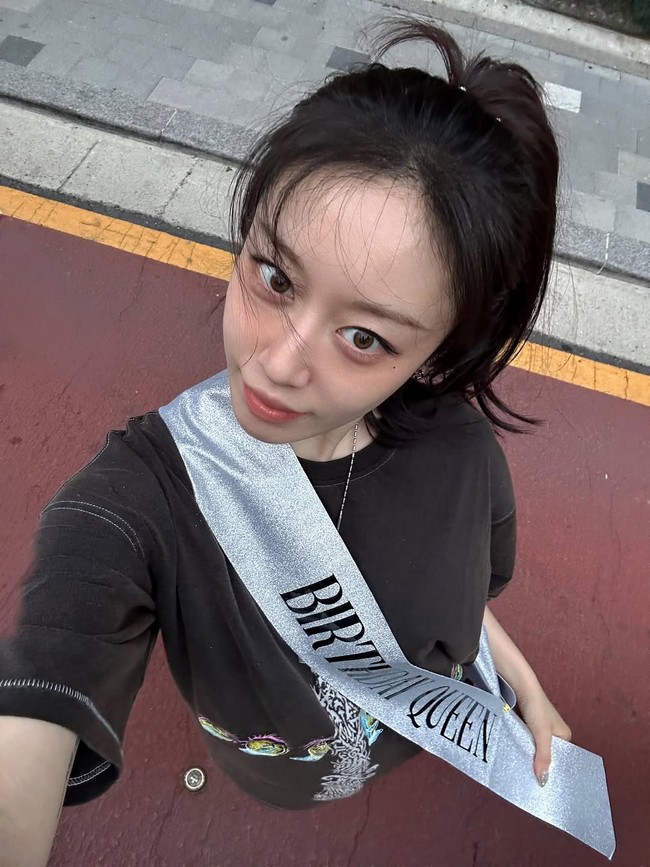 Personel grup KPop T-ARA, Jiyeon membuka lembaran baru pasca bercerai dari atlet baseball Hwang Jae Gyun. Netizen menyorot penampilannya saat merayakan ulang tahun ke-32. Foto: dok. Instagram @jiyeon2__