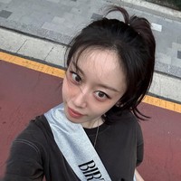 Personel grup KPop T-ARA, Jiyeon membuka lembaran baru pasca bercerai dari atlet baseball Hwang Jae Gyun. Netizen menyorot penampilannya saat merayakan ulang tahun ke-32. Foto: dok. Instagram @jiyeon2__