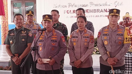 Kapolri Jenderal Listyo Sigit Prabowo memberi keterangan pers setelah mengecek Satuan Pelayanan Pemenuhan Gizi (SPPG) Polres Jembrana, Selasa (17/6/2025).