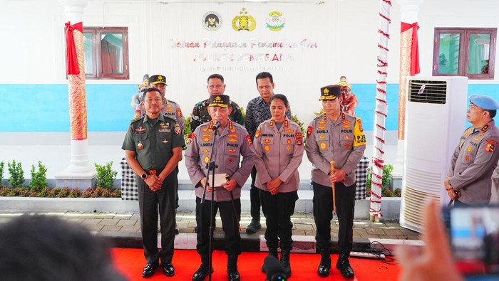 Kapolri meresmikan SPPG Polres Jembrana. (Dok. Polri)