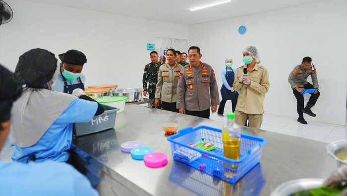 Kapolri meresmikan SPPG Polres Jembrana. (Dok. Polri)
