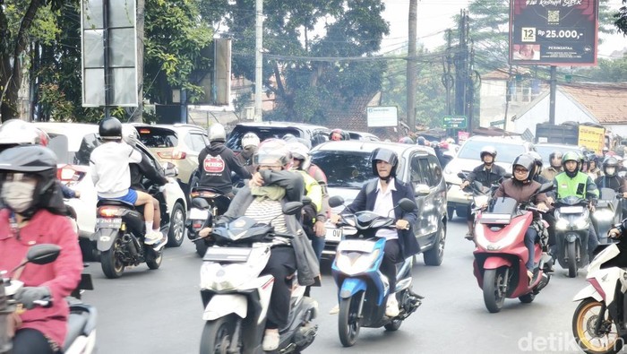Kemacetan di pagi hari Jalan AH Nasution, Kota Bandung