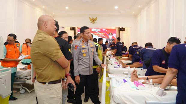 Khitanan massal di Polres Ponorogo.