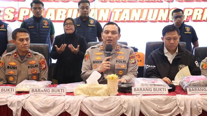 Konferensi pers Polres Pelabuhan Tanjung Priok soal kasus peredaran materai palsu (dok.istimewa)