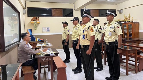 Lomba Pecalang dan Satpam Teladan Polda Bali dalam rangka HUT Bhayangkara ke-79 di Yayasan Dwijendra, Denpasar, Selasa (17/6/2025). (Dok. Polda Bali)