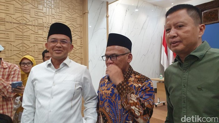Maman Imanul Haq (kiri) saat ditemui di Kantor DPP PKB, Cikini, Jakarta Pusat, Selasa (17/6/2025).