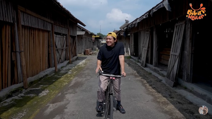 Melki Melki 'Bajaj' kulineran di Muntilan