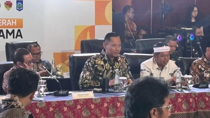 Menko Infrastruktur AHY dalam sambutannya pada forum kerja sama Gubernur Mitra Raja Utama di Hotel Borobudur, Jakarta Pusat, Selasa (17/6/2025).