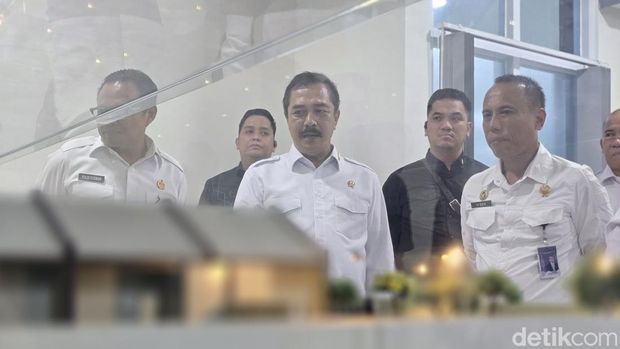 Menteri Imipas Agus Andrianto mengunjungi gedung baru Kantor Imigrasi Kelas I Khusus TPI Semarang di Tambakaji, Ngaliyan, Semarang, Jawa Tengah (Jateng). (Audrey/detikcom)