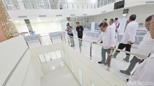Menteri Imipas Agus Andrianto mengunjungi gedung baru Kantor Imigrasi Kelas I Khusus TPI Semarang di Tambakaji, Ngaliyan, Semarang, Jawa Tengah (Jateng). (Audrey/detikcom)