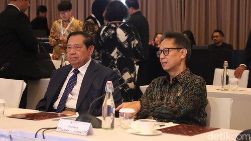 Menteri Kesehatan Budi Gunadi Sadikin dan Presiden ke-6 RI Susilo Bambang Yudhoyono (SBY) menghadiri forum APLMA di Bali, Selasa (17/6/2025).